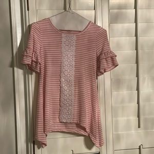This is a light pink and white shirt. It is very cute. #kidsshirt #shirt4kids